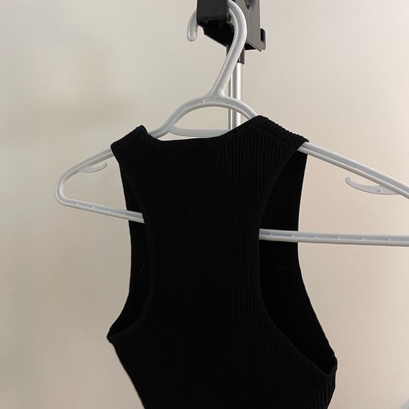 Aritzia Babaton Sculpt Knit Racer Cropped Tank. - Picture 8 of 8